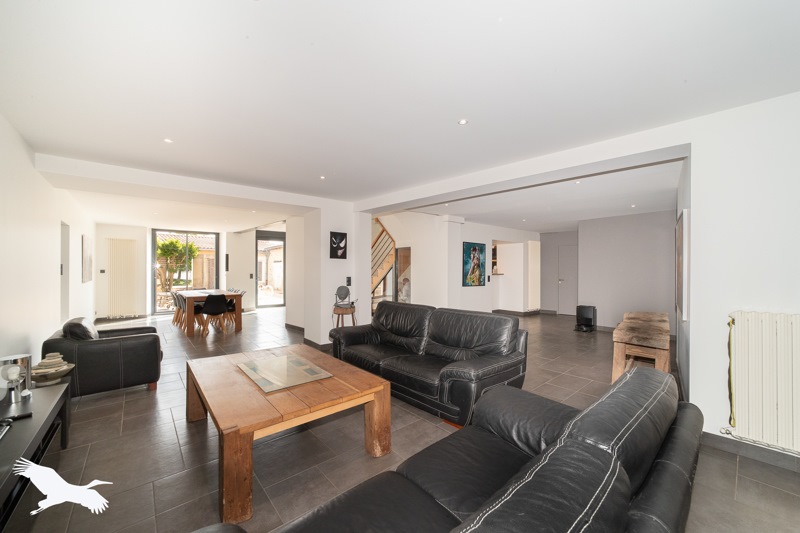 Vente Maison MONTENDRE - 8 pièces -388 m² - (17130)
