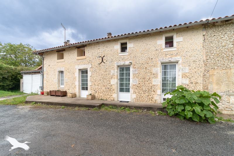 Vente Maison LE PIN - 6 pièces -166 m² - (17210)