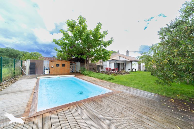 Vente Maison LE PIN - 6 pièces -166 m² - (17210)