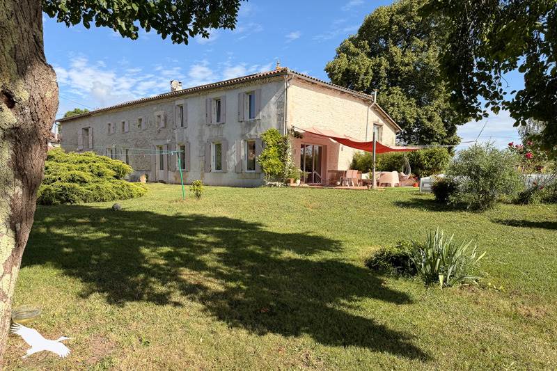 Vente Maison BRAN - 9 pièces -354 m² - (17210)
