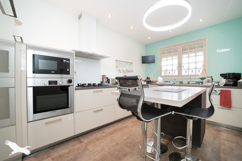 Vente Maison MONTENDRE - 7 pièces -195 m² - (17130)