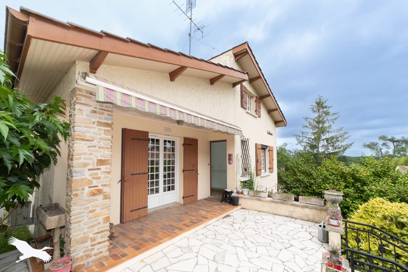 Vente Maison MONTENDRE - 7 pièces -195 m² - (17130)