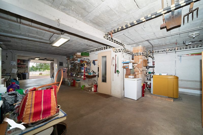 Vente Maison MONTENDRE - 7 pièces -195 m² - (17130)