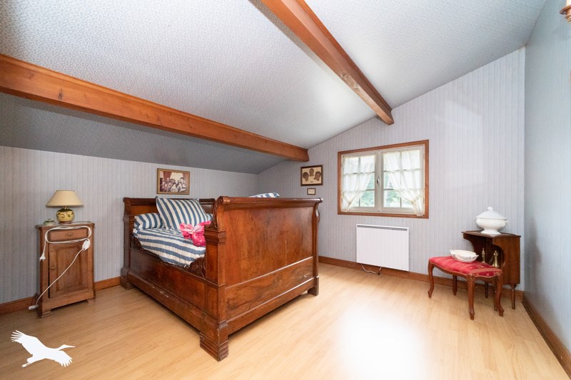 Vente Maison MONTENDRE - 7 pièces -195 m² - (17130)