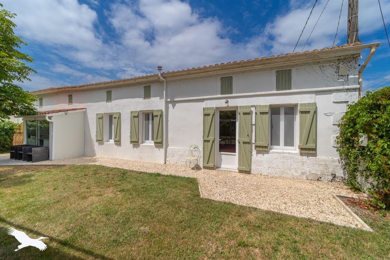 Vente Maison BUSSAC FORET - 5 pièces -121 m² - (17210)