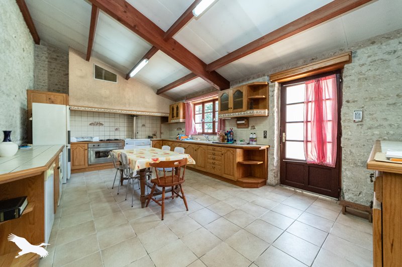 Vente Maison CHATENET - 7 pièces -280 m² - (17210)