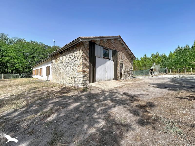 Vente Maison CHEPNIERS - 7 pièces -120 m² - (17210)