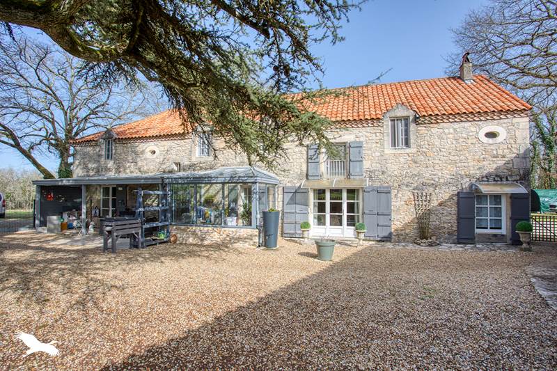 Vente Maison LIMEYRAT - 9 pièces -277 m² - (24210)