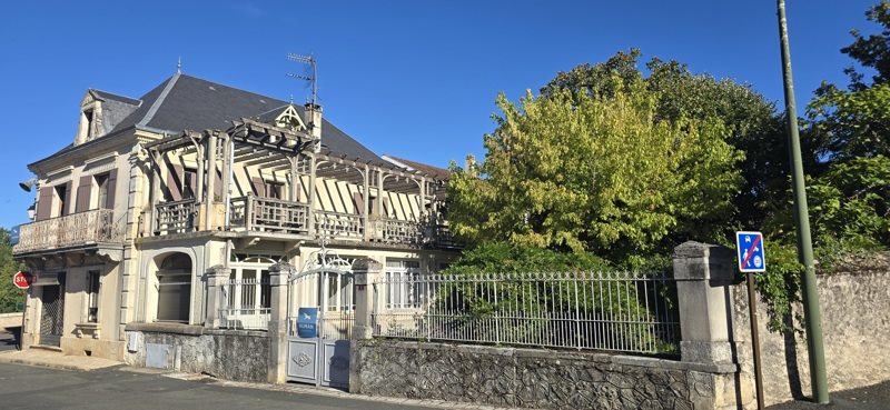 Vente Maison Thenon - 8 pièces -280 m² - (24210)