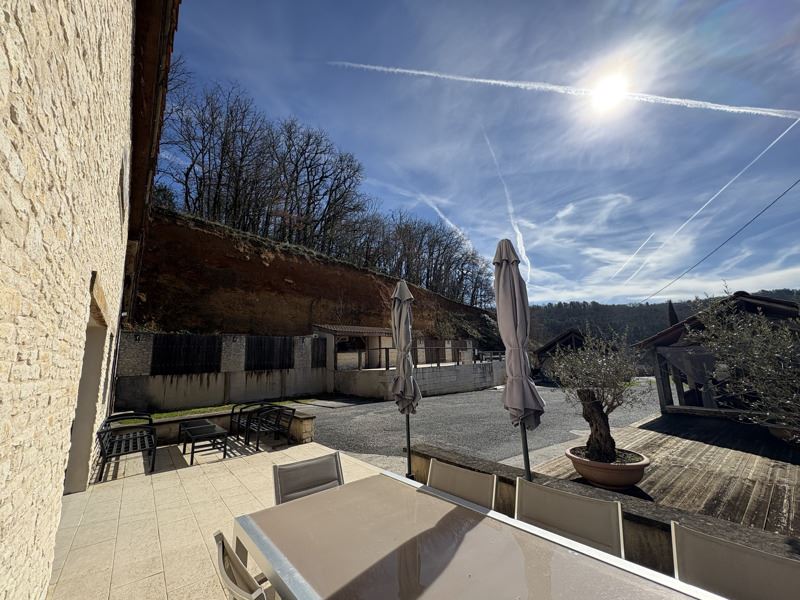 Vente Maison MONTIGNAC LASCAUX - 12 pièces -276 m² - (24290)