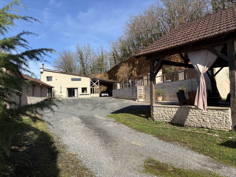 Vente Maison MONTIGNAC LASCAUX - 12 pièces -276 m² - (24290)