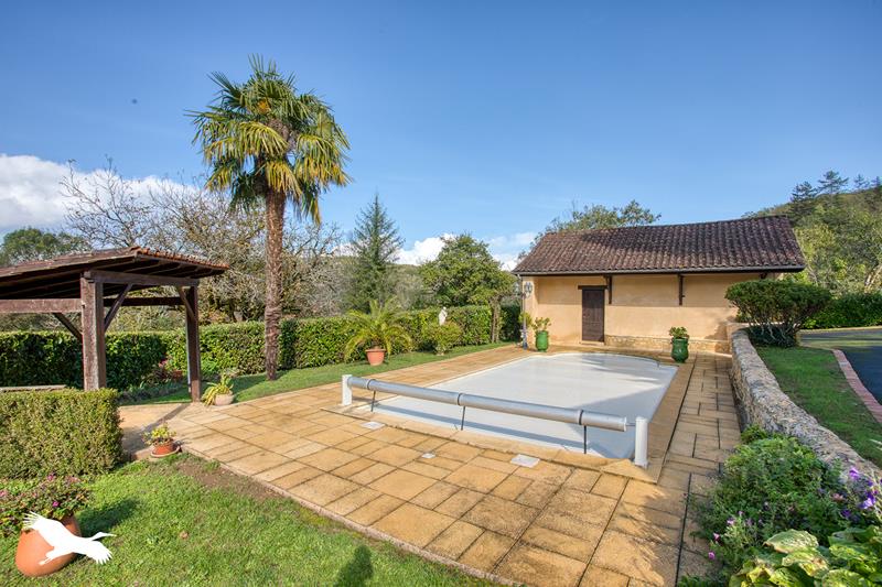 Vente Maison LES EYZIES - 9 pièces -160 m² - (24620)