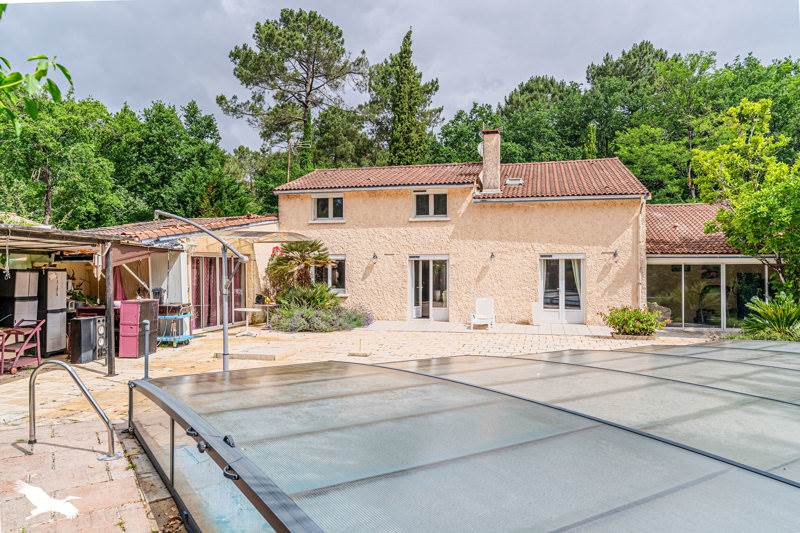 Vente Maison LE PIAN MEDOC - 6 pièces -167 m² - (33290)