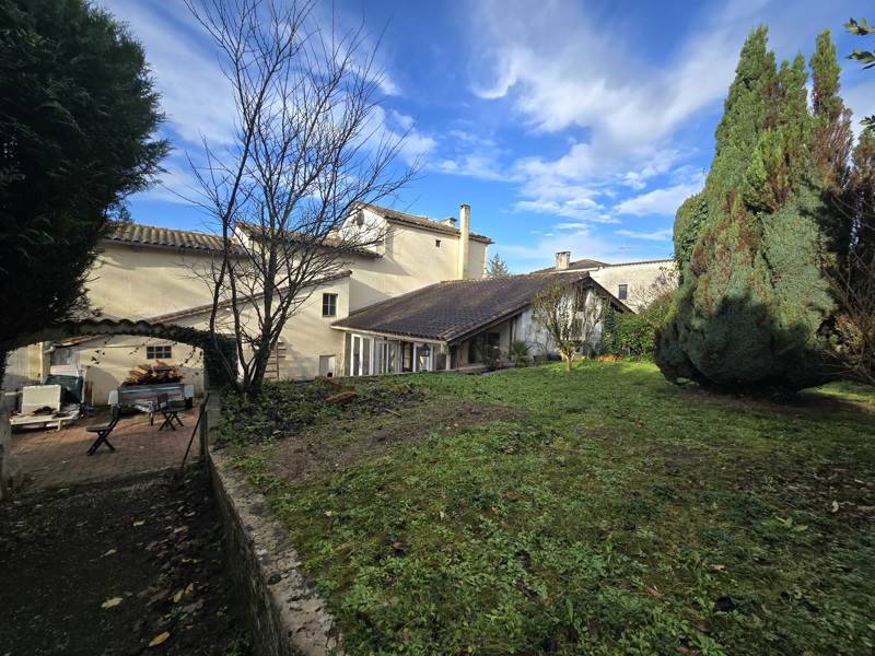 Vente Immeuble JONZAC - -  231 m² - (17500)