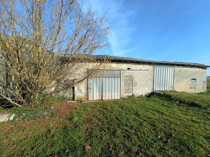 Vente Grange BRIE SOUS ARCHIAC - 1 pièce -270 m² - (17520)