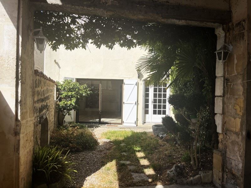 Vente Maison JONZAC - 7 pièces -300 m² - (17500)