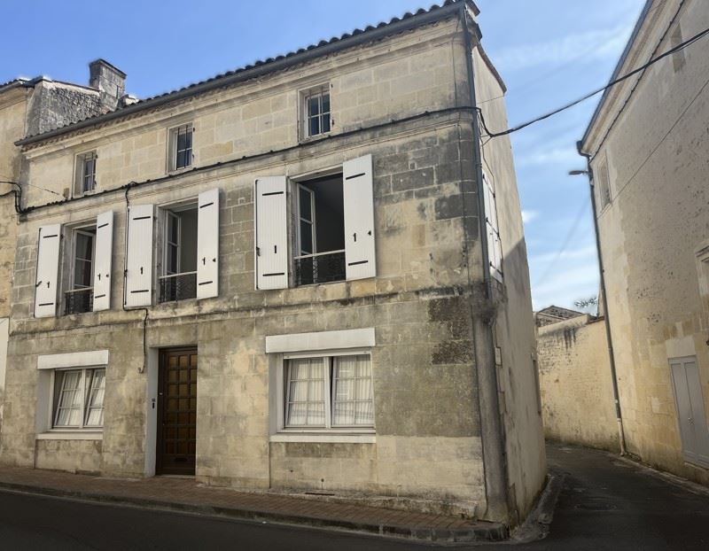 Vente Maison JONZAC - 7 pièces -300 m² - (17500)