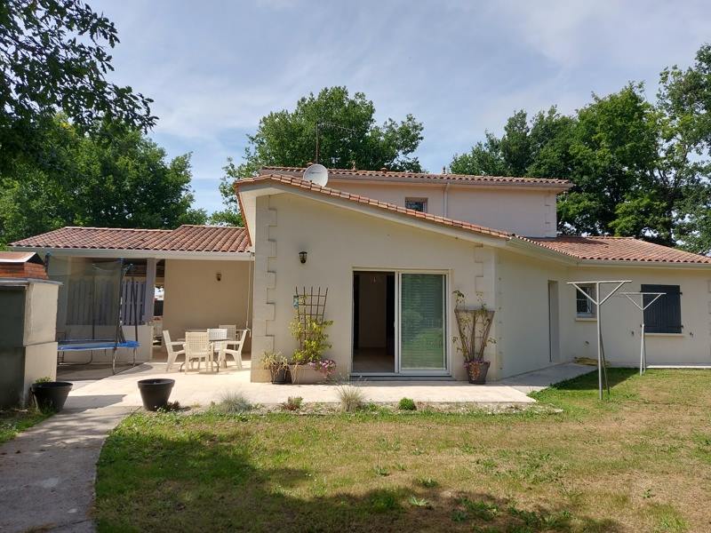 Vente Maison OZILLAC - 5 pièces -152 m² - (17500)