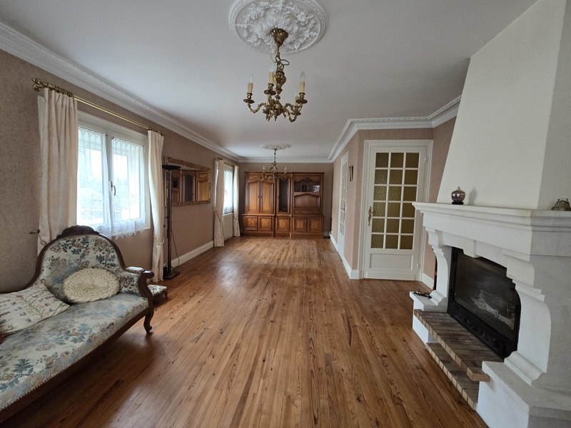Vente Maison JONZAC - 6 pièces -179 m² - (17500)