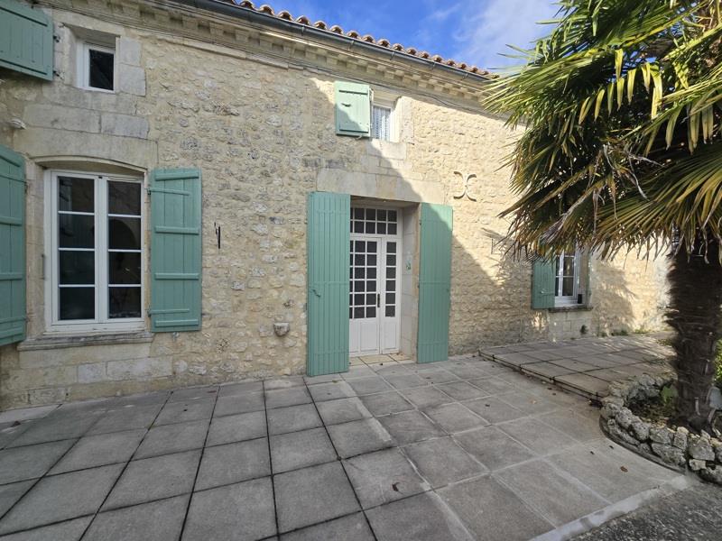 Vente Maison CLION - 8 pièces -250 m² - (17240)