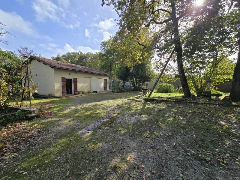 Vente Terrain ST GERMAIN DE LUSIGNAN 17500  2555 m²