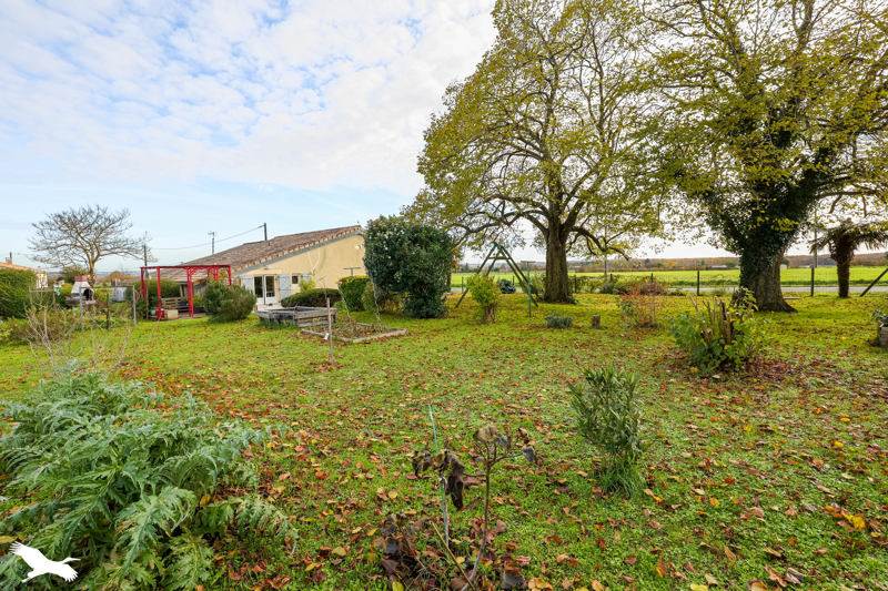 Vente Maison FONTAINES D OZILLAC - 5 pièces -141 m² - (17500)