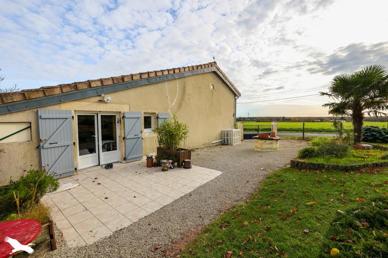 Vente Maison FONTAINES D OZILLAC - 5 pièces -141 m² - (17500)