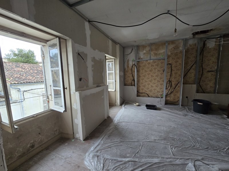 Vente Maison JONZAC - 3 pièces -90 m² - (17500)