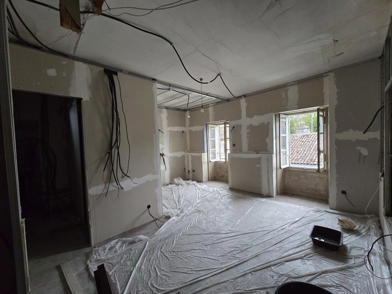 Vente Maison JONZAC - 3 pièces -90 m² - (17500)