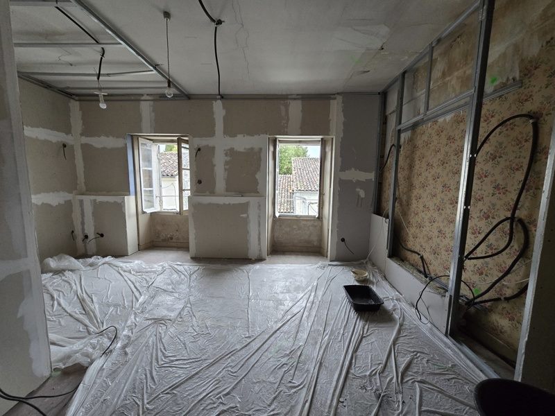 Vente Maison JONZAC - 3 pièces -90 m² - (17500)