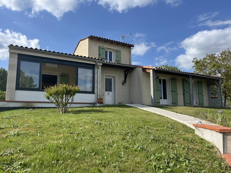 Vente Maison ARCHIAC - 4 pièces -141 m² - (17520)