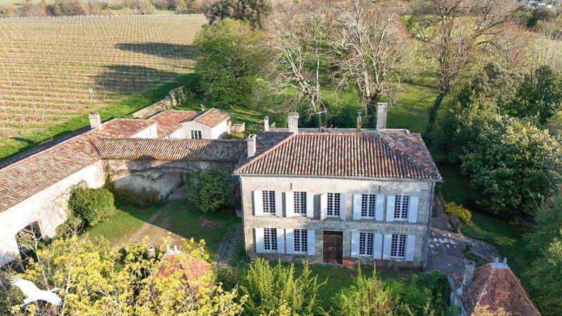Vente Maison JONZAC - 9 pièces -277 m² - (17500)