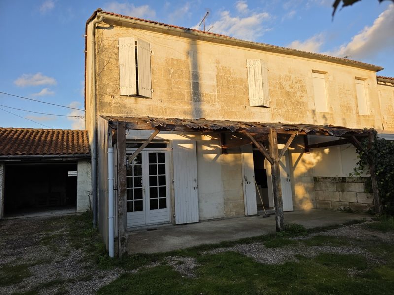 Vente Immeuble JONZAC - -  282 m² - (17500)