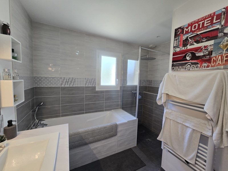 Vente Maison ST GERMAIN DE LUSIGNAN - 8 pièces -205 m² - (17500)