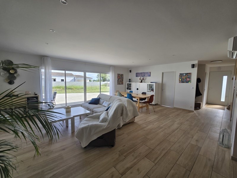 Vente Maison ST GERMAIN DE LUSIGNAN - 8 pièces -205 m² - (17500)