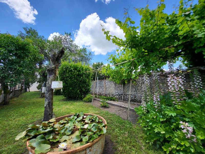 Vente Maison ARCHIAC - 8 pièces -205 m² - (17520)