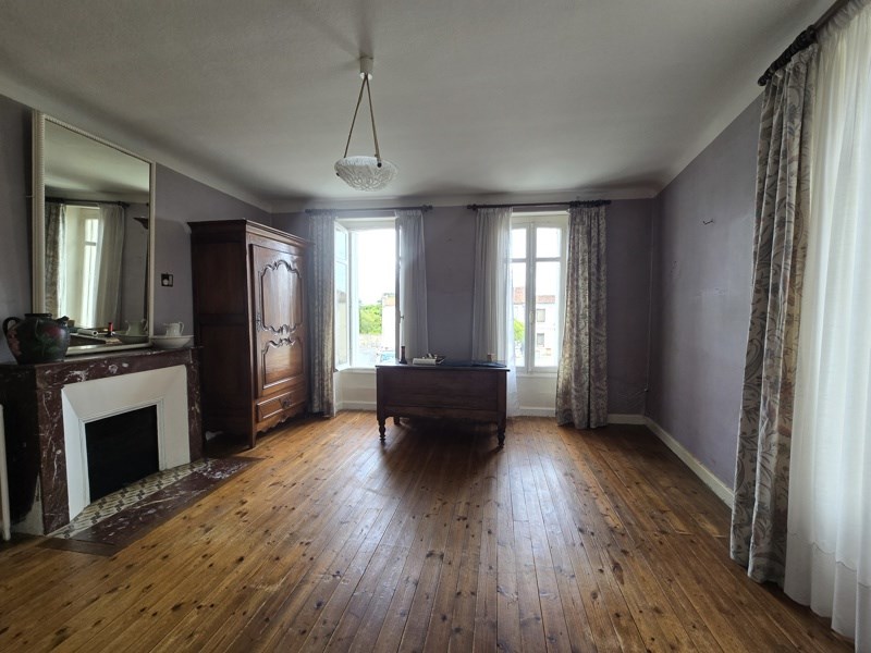 Vente Maison ARCHIAC - 8 pièces -205 m² - (17520)