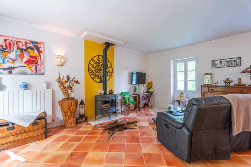 Vente Maison JONZAC - 7 pièces -250 m² - (17500)