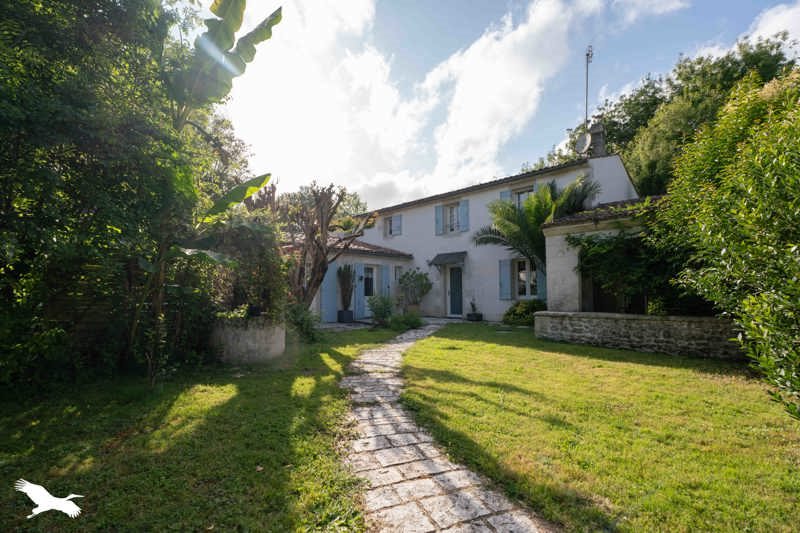 Vente Maison JONZAC - 7 pièces -250 m² - (17500)