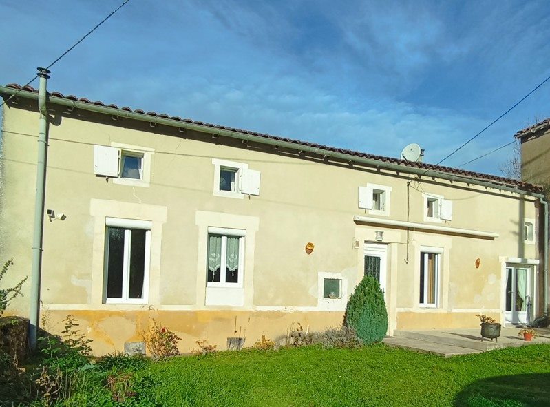 Vente Maison ST GEORGES ANTIGNAC - 4 pièces -100 m² - (17240)