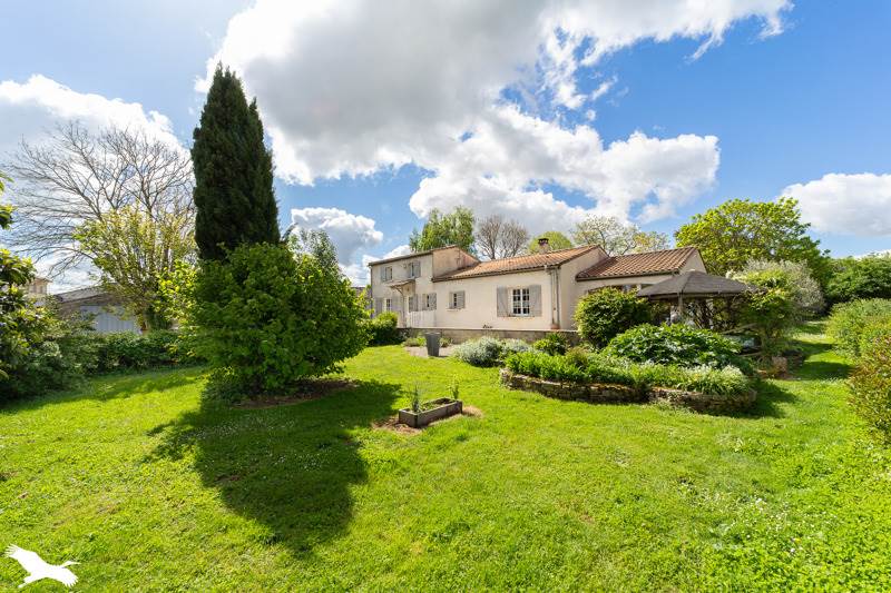 Vente Maison ST GERMAIN DE LUSIGNAN - 5 pièces -136 m² - (17500)