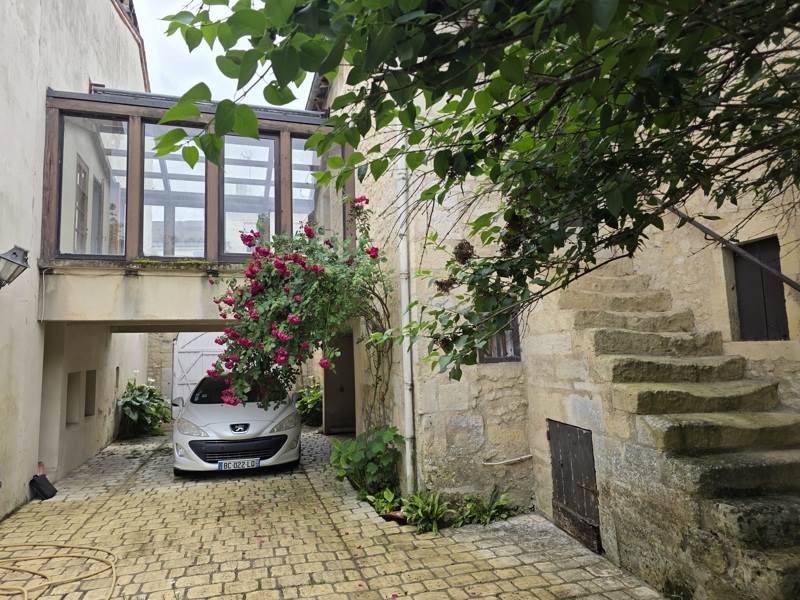 Vente Maison JONZAC - 9 pièces -275 m² - (17500)