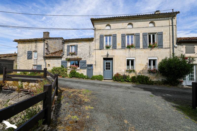 Vente Maison CLAM - 8 pièces -227 m² - (17500)