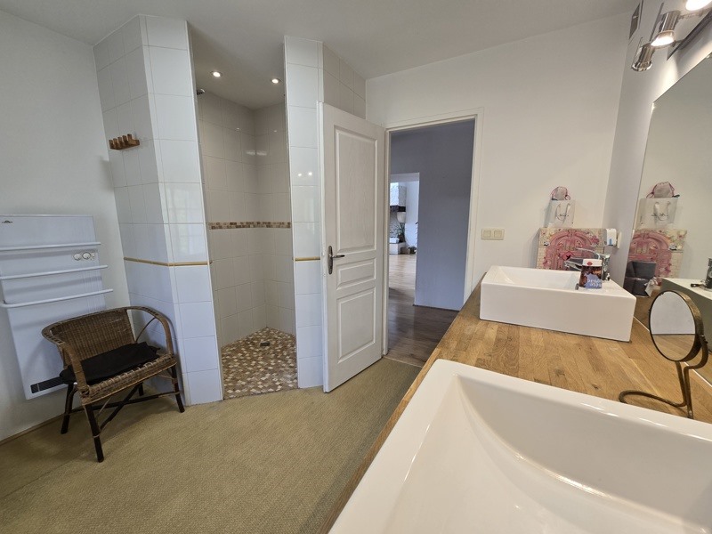 Vente Maison FONTAINES D OZILLAC - 8 pièces -214 m² - (17500)
