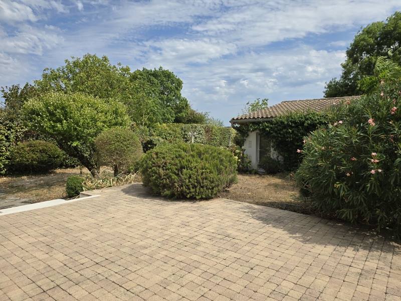Vente Maison FONTAINES D OZILLAC - 8 pièces -214 m² - (17500)