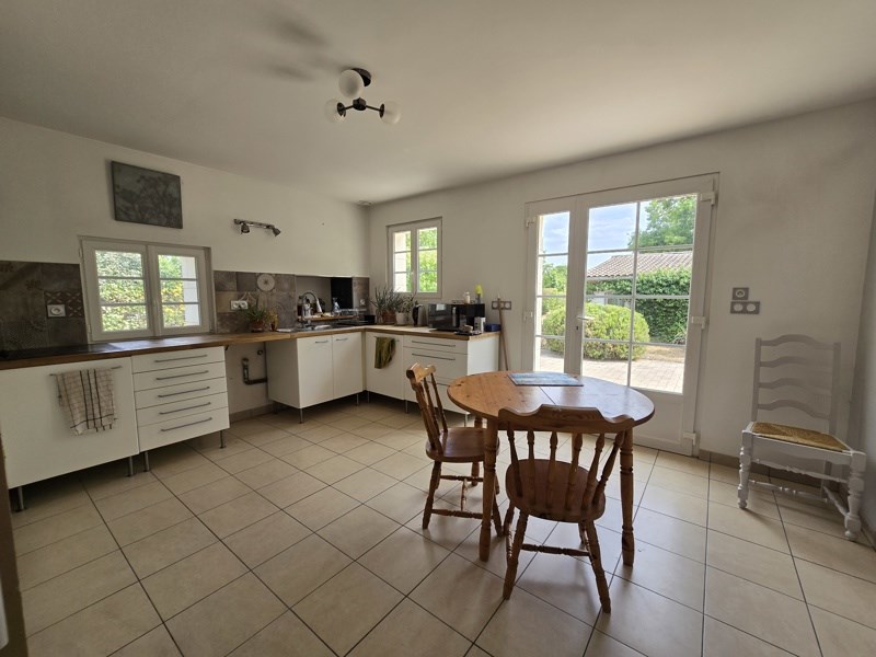 Vente Maison FONTAINES D OZILLAC - 8 pièces -214 m² - (17500)