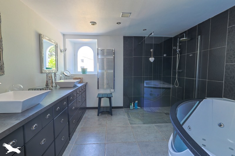 Vente Maison GUITINIERES - 9 pièces -322 m² - (17500)