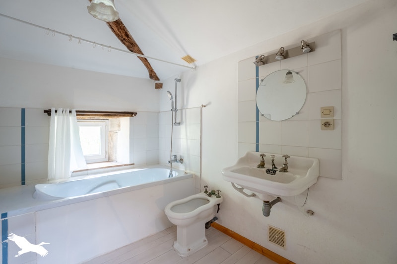 Vente Maison NEUILLAC - 3 pièces -146 m² - (17520)