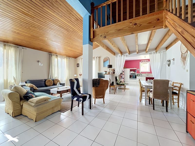 Vente Maison ST SIMON DE BORDES - 7 pièces -129 m² - (17500)