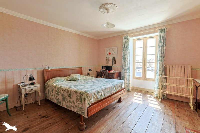 Vente Maison Jonzac - 9 pièces -270 m² - (17500)